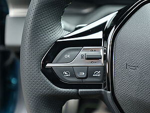 Peugeot 308 GT HYBRID 136 e-DSC6 27 navigation