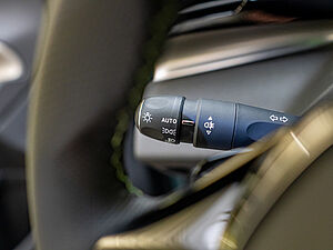 Peugeot 308 SW GT HYBRID 136 e-DSC6 15 navigation