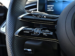 Mercedes-Benz E 200 AMG Line 17 navigation