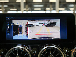 Mercedes-Benz GLA 180 AMG Sport Advanced Plus 13 navigation