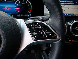 Mercedes-Benz GLA 180 Progressive 16 navigation