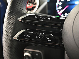 Mercedes-Benz GLA 250 e AMG Line 17 navigation
