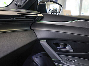 Peugeot 408 GT HYBRID 145 e-DSC6 19 navigation