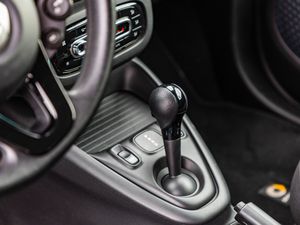 Smart fortwo coupe EQ BAD Klima Bluetooth Tempomat 17 navigation