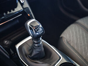 Peugeot 208 Neuer Allure PureTech 100 17 navigation