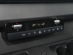 Mercedes-Benz Sprinter Kasten 319 CDI 4x4 14 navigation