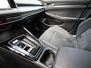 Volkswagen Golf VIII 1.5 e TSI Style DSG 19 navigation