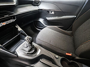 Peugeot 208 Neuer Style PureTech 100 15 navigation