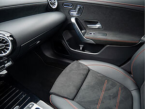 Mercedes-Benz CLA 220 d Coupé AMG Sport Advanced Plus 14 navigation