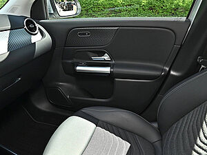 Mercedes-Benz GLA 180 Progressive Advanced 15 navigation