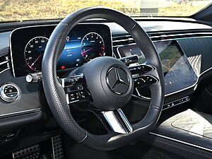 Mercedes-Benz E 200 T AMG Line 28 navigation