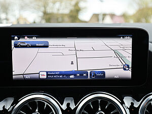 Mercedes-Benz GLA 180 Edition 11 navigation