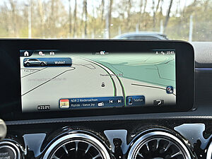 Mercedes-Benz A 180 AMG Line 9 navigation