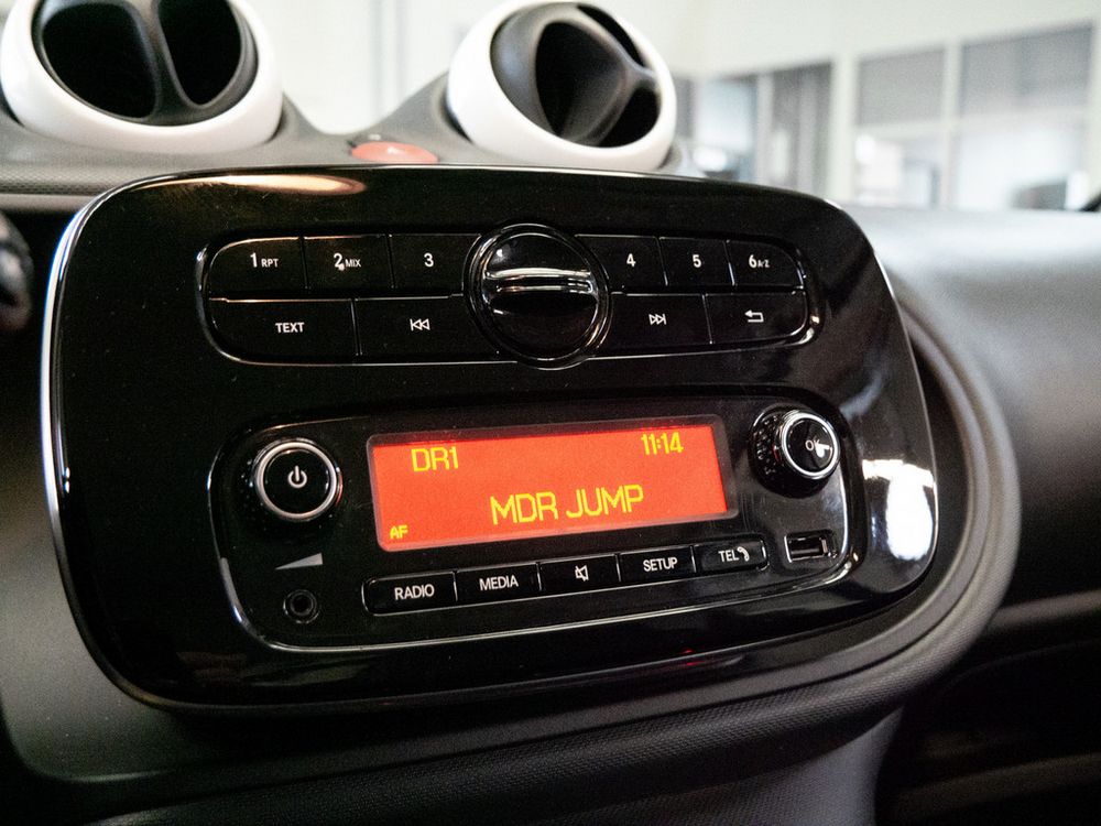 Smart fortwo coupe EQ DAB Klima Tempomat Bluetooth 13