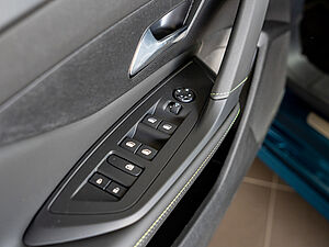Peugeot 308 GT HYBRID 136 e-DSC6 20 navigation