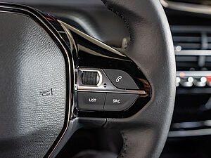 Peugeot 2008 Allure PureTech 100 15 navigation