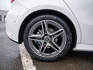 Mercedes-Benz A 200 AMG Line 5 navigation