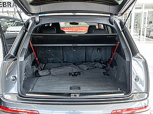 Audi Q7 S line Competition plus 50 TDI quattro 28 navigation