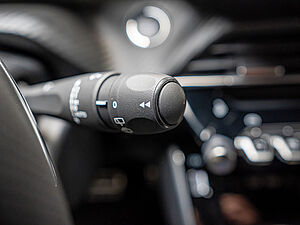 Peugeot 2008 GT HYBRID 145 e-DSC6 17 navigation