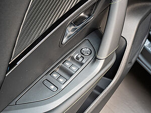 Peugeot 2008 GT HYBRID 145 e-DSC6 20 navigation