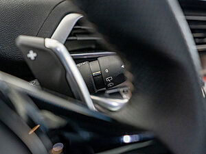 Peugeot 3008 GT 300 Hybrid4 Allrad 17 navigation
