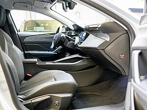 Peugeot 308 SW Allure PureTech 130 EAT8 2 navigation
