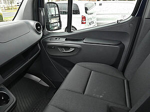 Mercedes-Benz Sprinter Kasten 319 CDI 4x4 16 navigation
