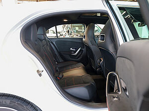 Mercedes-Benz A 180 AMG Advanced Plus 4 navigation