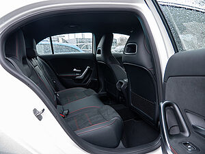 Mercedes-Benz A 200 AMG Line 4 navigation