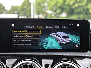 Mercedes-Benz CLA 200 SB AMG 12 navigation