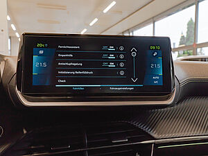 Peugeot 2008 e-GT Elektromotor 136 12 navigation