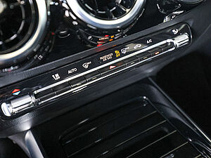 Mercedes-Benz GLA 180 Progressive Advanced 14 navigation