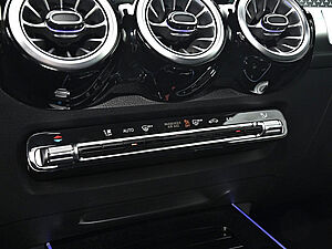Mercedes-Benz GLB 200 d AMG 11 navigation