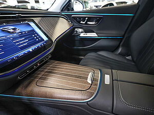Mercedes-Benz E 220 d T Exclusive Premium 17 navigation
