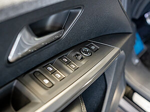 Peugeot 5008 GT HYBRID 145 e-DSC6 19 navigation