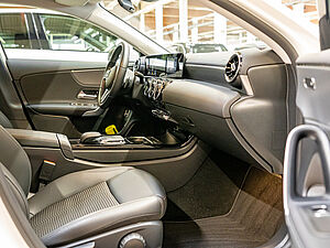 Mercedes-Benz A 250 e Progressive 2 navigation