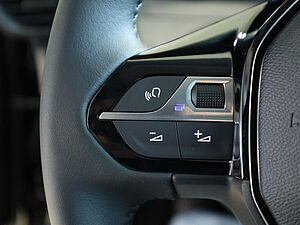 Peugeot 208 Neuer Allure PureTech 100 28 navigation