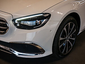 Mercedes-Benz E 300 de 4M T Exclusive 31 navigation