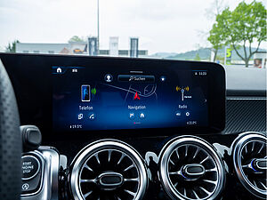 Mercedes-Benz GLB 250 4M AMG Line 11 navigation