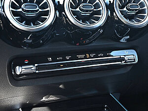 Mercedes-Benz GLB 180 AMG Sport Advanced Plus 13 navigation