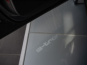 Audi Q8 e-tron Q8 S line 50 e-tron quattro 31 navigation
