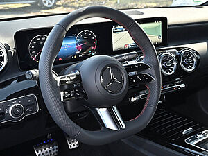 Mercedes-Benz A 180 AMG Line 22 navigation