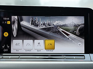 Volkswagen Golf VIII Move 1.5 TSI 17 navigation