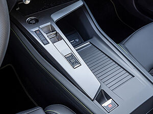 Peugeot 308 SW GT HYBRID 145 e-DSC6 12 navigation