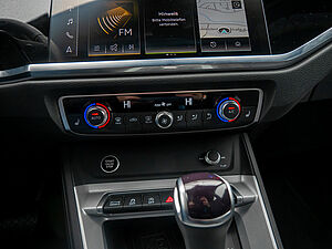 Audi Q3 S line 35 TDI quattro S tronic 12 navigation