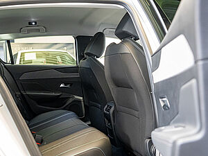 Peugeot 308 Allure HYBRID 136 e-DSC6 4 navigation