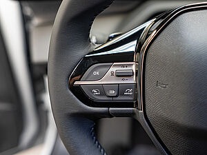 Peugeot 308 Allure HYBRID 136 e-DSC6 13 navigation