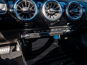 Mercedes-Benz CLA 180 SB AMG Line 11 navigation