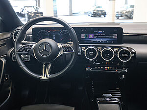 Mercedes-Benz CLA 180 SB Progressive Advanced 9 navigation