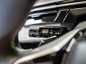 Peugeot 5008 GT HYBRID 145 e-DSC6 15 navigation